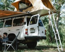 Pourquoi de plus en plus de voyageurs choisissent-ils les tentes de toit pour leurs aventures en pleine nature ?